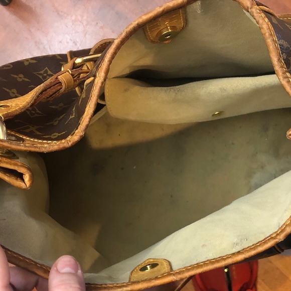Louis Vuitton bag 💖 - Picture 13 of 15